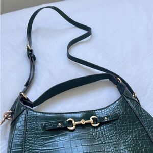 Elegant Green Croc-Embossed Shoulder Bag